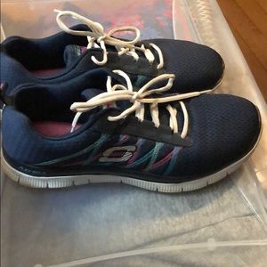 Size 10 sketchers sneakers
